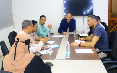 مدير مؤسسة المياه بعدن يبحث مع فريق أممي تحسين خدمات الصرف الصحي