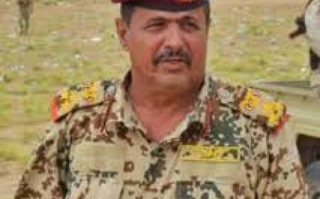مدير أمن أبين يعزي قائد محور أبين العملياتي بوفاة شقيقته