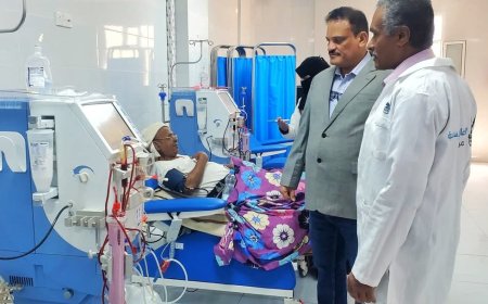 مدير صحة تعز يتفقد مركز الغسيل الكلوي والعناية المركزة بمستشفى خليفة بالتربة
