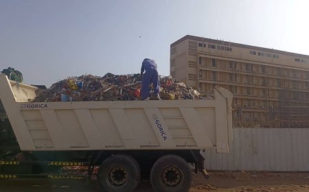 حيدرة و عباد يدشنان حملة نظافة واسعة في ساحة وحوش مستشفى الصداقة بعدن