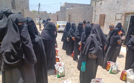 برعاية كريمة من "صندوق صلاح الحماطي الخيري".. مؤسسة أمل تدشّن مشروع توزيع 200 سلة غذائية لأسر الأيتام بعدن