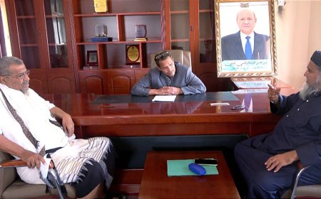 محافظ أبين يلتقي مدير الأوقاف ويناقش أراضي الأوقاف ورواتب خطباء وأئمة المساجد 