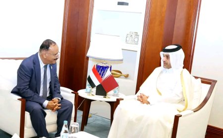 وزير النقل يلتقي نظيره القطري لبحث اوجه التعاون المشترك ويتقدم بطلب فتح الرحلات الجوية بين مطاري عدن وحمد الدوليين