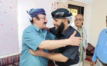 القائد كمال الحالمي يقدم واجب العزاء للسفير قاسم عسكر جبران