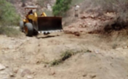 بدعم من قائد محور يافع القتالي.. صيانة عدد من مقاطع طريق امهدارة بيافع