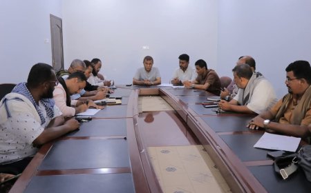 مدير عام الشحر يوجه بإزالة الاستحداثات في مجاري السيول وإحالة المتورطين للجهات القانونية