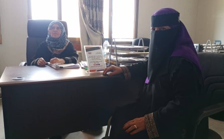 مديرة إدارة المرأة والطفل بمكتب الشؤون بأبين تزور قطاع التنمية بالوزارة في العاصمة عدن