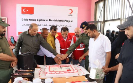 الهلال التركي توزع مكائن خياطة على نزيلات السجن المركزي بعدن اليمنية