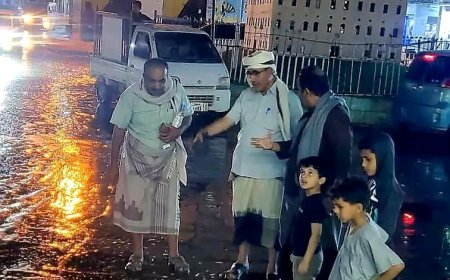 مدير عام عتق الخليفي يتفقد عملية تصريف مياه الأمطار التي شهدتها المدينة اليوم