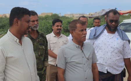 المدير العام باعكابة والمهندس بن شملان و والمحامي غداف يسلموا مواقع مشروعي جسري دفيقة وعيص خرد للمقاولين بمدينة الشحر