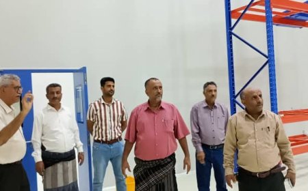 قيادات عسكرية وسياسية تزور مصنع الأدوية في الضالع
