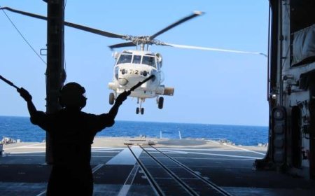 القوات البحرية المشتركة تُطلق عملية "روح البحر" لمكافحة القرصنة في خليج عدن وترفع العلم اليمني 