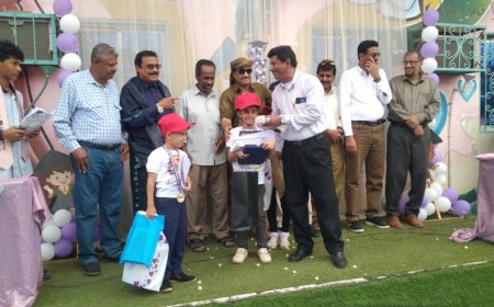 مدارس الأوائل تكرم طلابها عباقرة العرب بدروع ومبالغ مالية