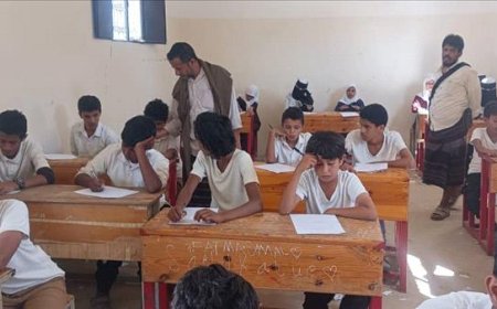 مدير تربية المحفد يتفقد اختبارات مدرسة "الفتح" ويشيد بأداء الطاقم التعليمي