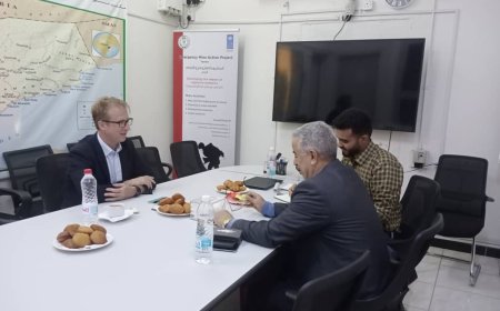 مدير مكتب تنسيق الأعمال المتعلقة بالألغام يعقد اجتماع مع السيد تشارلز فريسبي ممثل المنسق الأممي المقيم منذوب UNOPS