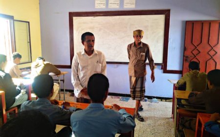 مدير مكتب التربية والتعليم حبان يواصل زياراتة التفقدية لسير اختبارات النقل بمدرسة الخنق بالمديرية