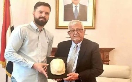 حفيد ضابط بريطاني سابق يسلم قطعة اثرية للسفارة اليمنية