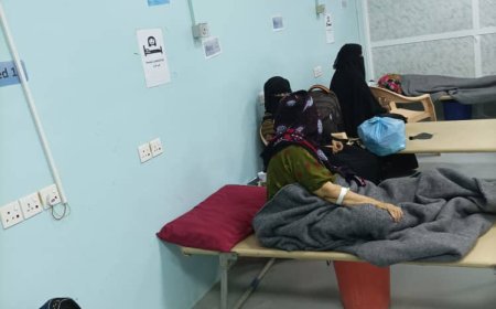 عدن.. مدير عام مستشفى الصداقة التعليمي يتفقد مركز العزل للكوليرا