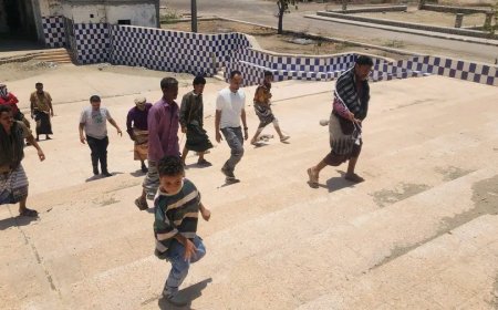 برعاية محافظ أبين اللواء أبوبكر حسين سالم.. مدير صندوق النظافة الشاب مروان باقس يطلق مشروع إعادة تأهيل مسرح ساحة الشهداء