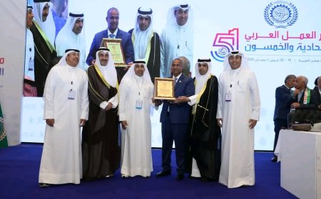 اتحاد عمال الكويت يكرم معالي الدكتور محمد الزعوري تقديراً لجهوده الريادية في دعم قضايا العمل والتنمية المستدامة