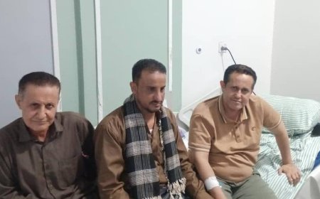 رئيس انتقالي المسيمير يزور الأستاذ وضاح الحالمي في المستشفى الامريكي للاطمئنان على صحته