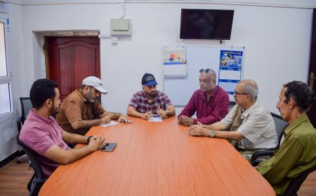 اجتماع في مديرية صيرة بعدن يناقش خطة تطوير آلية الرش الضبابي لمكافحة البعوض