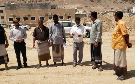 مدير عام مديرية القطن يتفقد سير العمل بمشروع سفلتت و إنارة الساحات العامة بمستشفى القطن العام