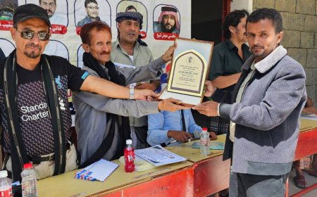 مدرسة معاذ بن جبل تكرم الطلاب والطالبات الأوائل والمعلمات المتميزات والداعمين للعملية التعليمية