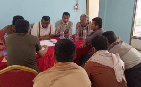 بن جرادان يعقد لقاء مع الكوادر الصحية لمناقشة الوضع الصحي في مديرية مرخة السفلى