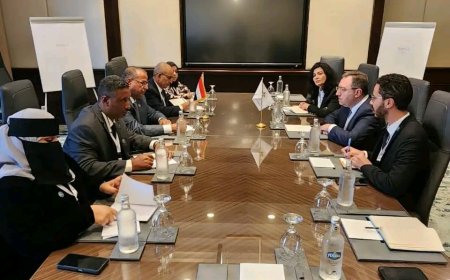 الوزير الزعوري يبحث سبل التعاون مع مركز العمل الإسلامي لتعزيز الحماية الاجتماعية وتمكين الشباب والمرأة