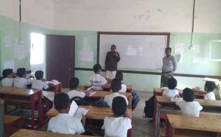 رئيس قسم التعليم التعويضي بتربية المحفد يتفقد سير البرنامج بمدرسة 22 يونيو بمركز المديرية