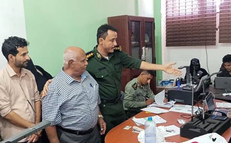 حيدرة يدشن خدمة إصدار البطاقة الشخصية الذكية لموظفي مستشفى الصداقة بعدن