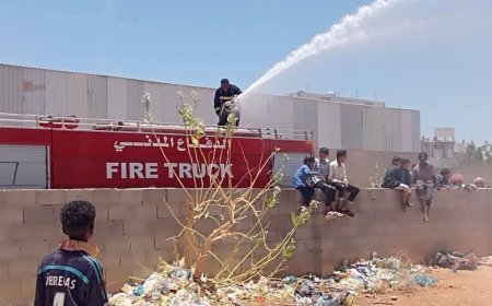 الدفاع المدني بشبوة ينجح في إخماد حريق في مدينة عتق دون تسجيل أي خسائر بشرية