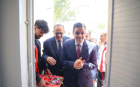 رئيس الوزراء يفتتح في عدن مبنى المجلس الطبي الأعلى