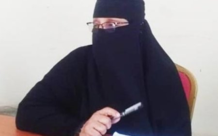 عيشه غالب مدير مكتب الخدمة في أبين علاوة طبيعة العمل لها شروطها