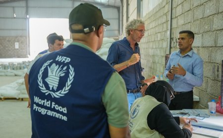 وفد من برنامج الأغذية العالمي WFP يطلع على سير توزيع المساعدات الغذائية للدورة الثانية لعام 2025 في مديرية الوادي بمأرب