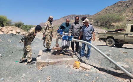 مدير عام قعطبة الشاعري يتفقد سير العمل في مشروع مياه قعطبة