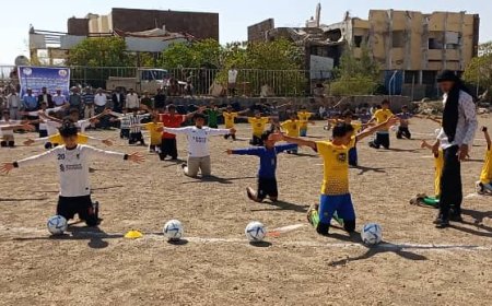 مكتبي الشباب والرياضة والتربية والتعليم بالضالع يدشنان توزيع 900 كرة قدم للمدارس الأساسية