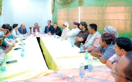 اللواء بن بريك يلتقي وفد محافظة المهرة في حضرموت