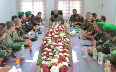 العميد الوالي يترأس اجتماعًا أمنيًا موسعًا بقيادة وضباط قوات الحزام الأمني في لحج