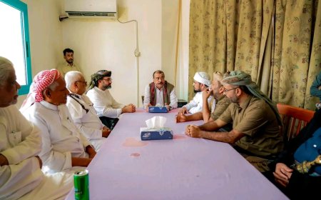 اللواء بن بريك يلتقي نخبة من مشائخ يافع الحضرمية