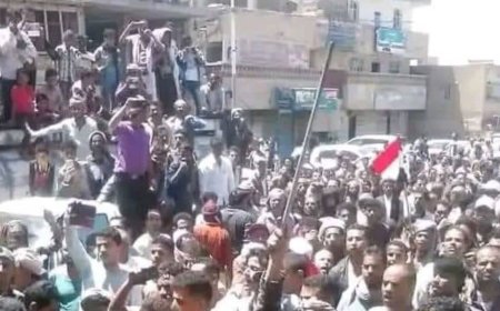 تعز .. تظاهرة احتجاجية في مدينة التربة ضد انتهاكات عناصر الامن