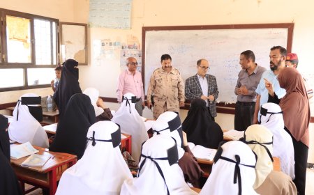 من مدارس البساتين مدير عام دارسعد يتفقد سير عملية الامتحانات النهائية لمراحل النقل الداخلي للعام الدراسي 2024_2025