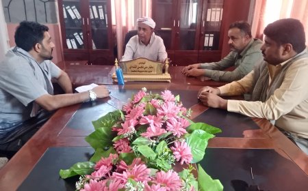 الشدادي يلتقي مندوب الشركة اليمنية للغاز ومدير الصناعة بزنجبار