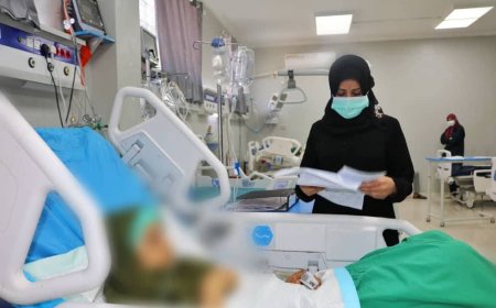 وكيل محافظة تعز للشؤون الصحية تطمئِن على صحة الطالبة التي سقطت في مصعد مستشفى الثورة