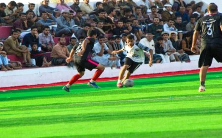 أشبال عتق وشباب عياذ يفرضون حضورهم بنصف النهائي بعد ملاحم كروية مثيرة في بطولة شهداء الجنوب