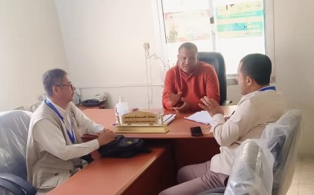 مدير الصحة في بروم ميفع يلتقي رئيس مؤسسة الطبيب الزائر لمناقشة تنفيذ القافلة الطيبة بالمديرية