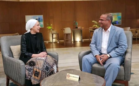 وزير الشؤون الاجتماعية والعمل الدكتور محمد سعيد الزعوري يبحث مع الخبيرة الدولية لمنظمة اليونيسف أميرة حسان آخر المستجدات بشأن الخطة الوطنية لحماية الطفل