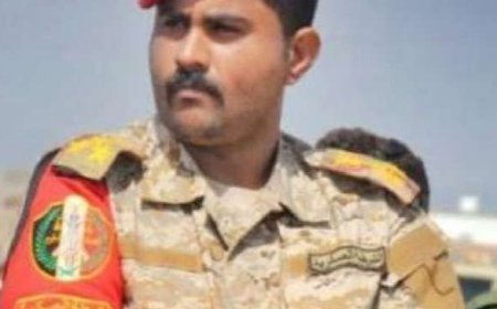 قائد الشرطة العسكرية في أبين يُعزي الدكتور ياسر باعزب في وفاة زوجة شقيقه