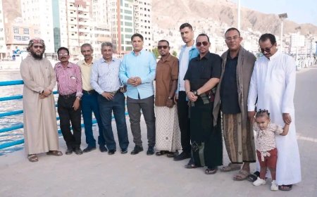 انتقالي العاصمة عدن يشهد العرض البحري للقوارب بـ"خور المكلا"